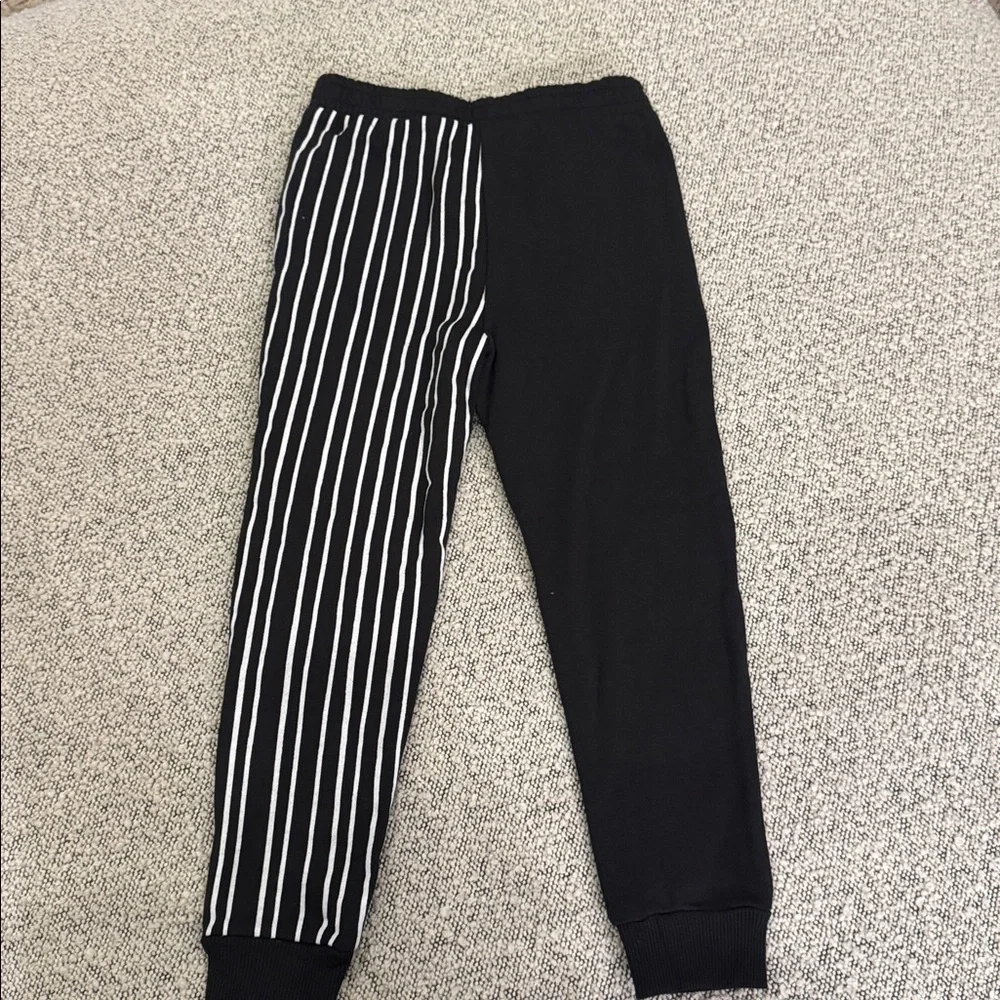 Nightmare before Christmas Skeleton Sweatshirt and Pants Set kids size 5‎